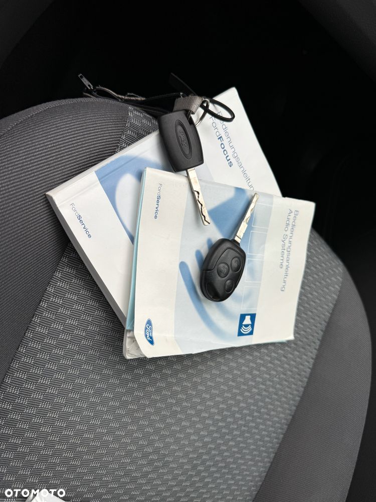 Ford Focus 1.6 16V Trend - 32