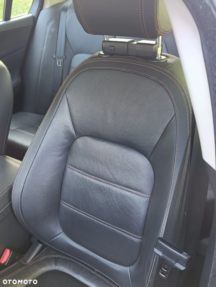 Jaguar XE - 22