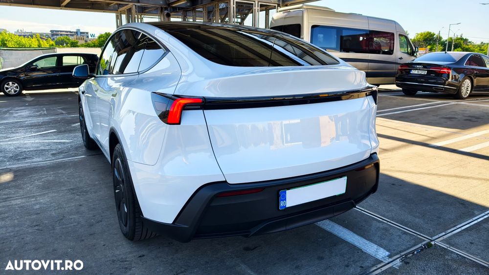 Tesla Model Y RWD Standard - 4