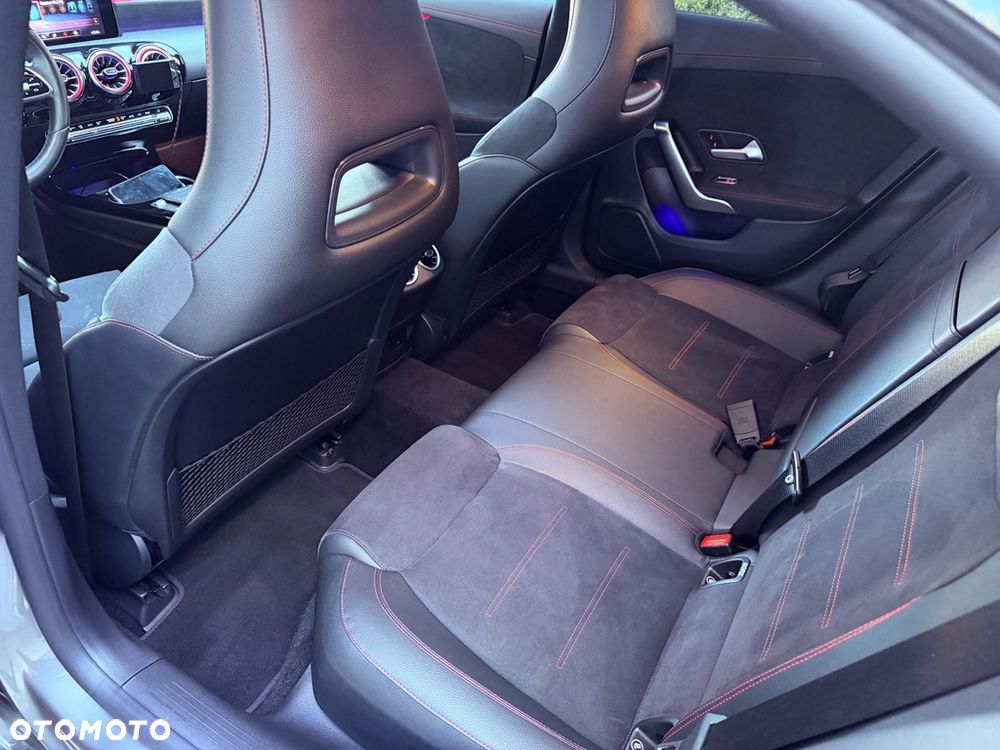 Mercedes-Benz CLA 250 4Matic 7G-DCT AMG Line - 11