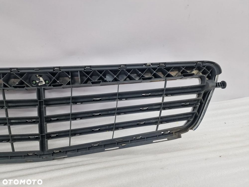 MERCEDES C-KLASSA W204 07- ATRAPA / GRILL PRZEDNI PRZÓD , NR A2048801283 , NR AUKCJI GR69 - 8