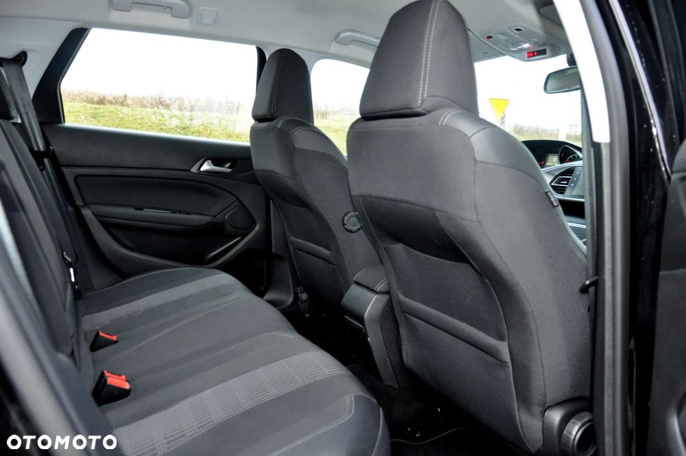 Peugeot 308 BlueHDi 130 EAT8 Black Edition - 27