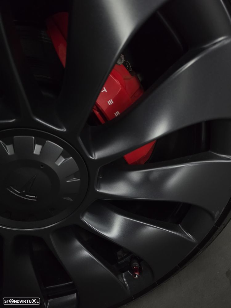 Tesla Model Y Performance Dual Motor AWD - 12
