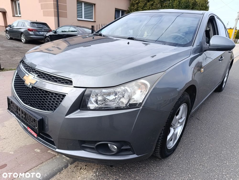 Chevrolet Cruze 1.6 LS - 23