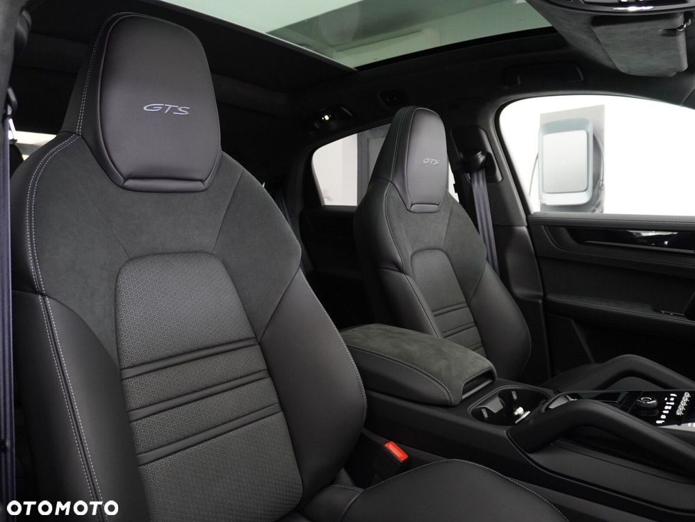 Porsche Cayenne GTS - 31