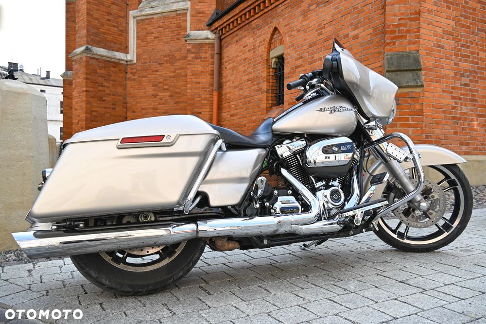 Harley-Davidson Touring Street Glide - 2