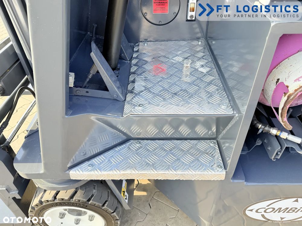 Combilift WÓZEK CZTEROKIERUNKOWY - WIELOKIERUNKOWY | COMBILIFT CB3000| GAS | TRIPLEX 5500MM | POZYCJONER WIDEŁ | PRZESUW WIDEŁ | WOLNY SKOK | NOWE OPONY | PO SERWISIE | STAN IDEALNY | Szeroka oferta wózków czterokierunkowych i bocznych, dopasowanych do różnorodnych potrzeb i zastosowań - 10