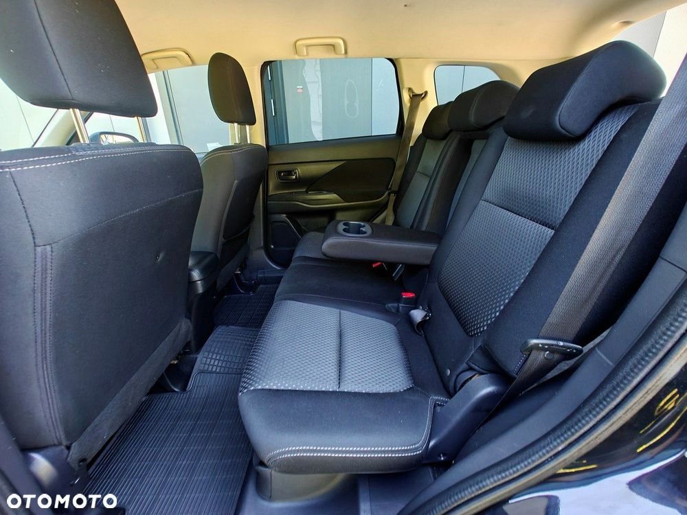 Mitsubishi Outlander - 10