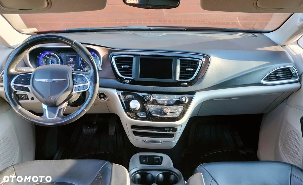 Chrysler Pacifica - 15