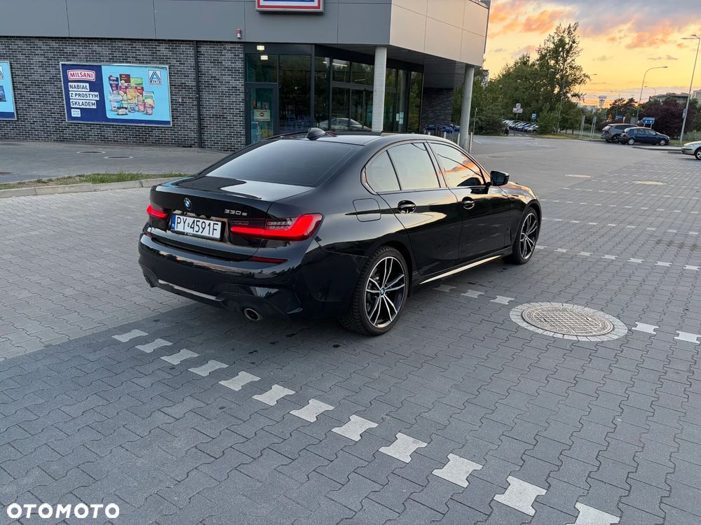 BMW Seria 3 330e M Sport - 9