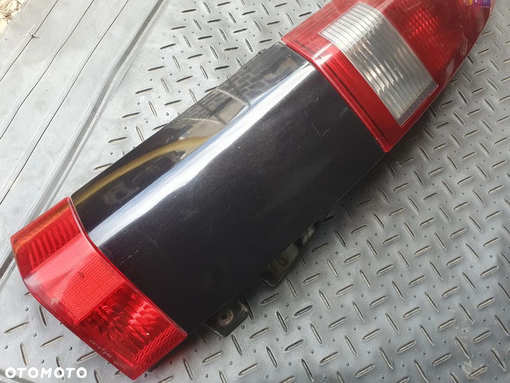 Opel Meriva A 03-10 LAMPA TYLNA TYŁ LEWA Z ODBLASKIEM OSŁONĄ 13203393 - 2