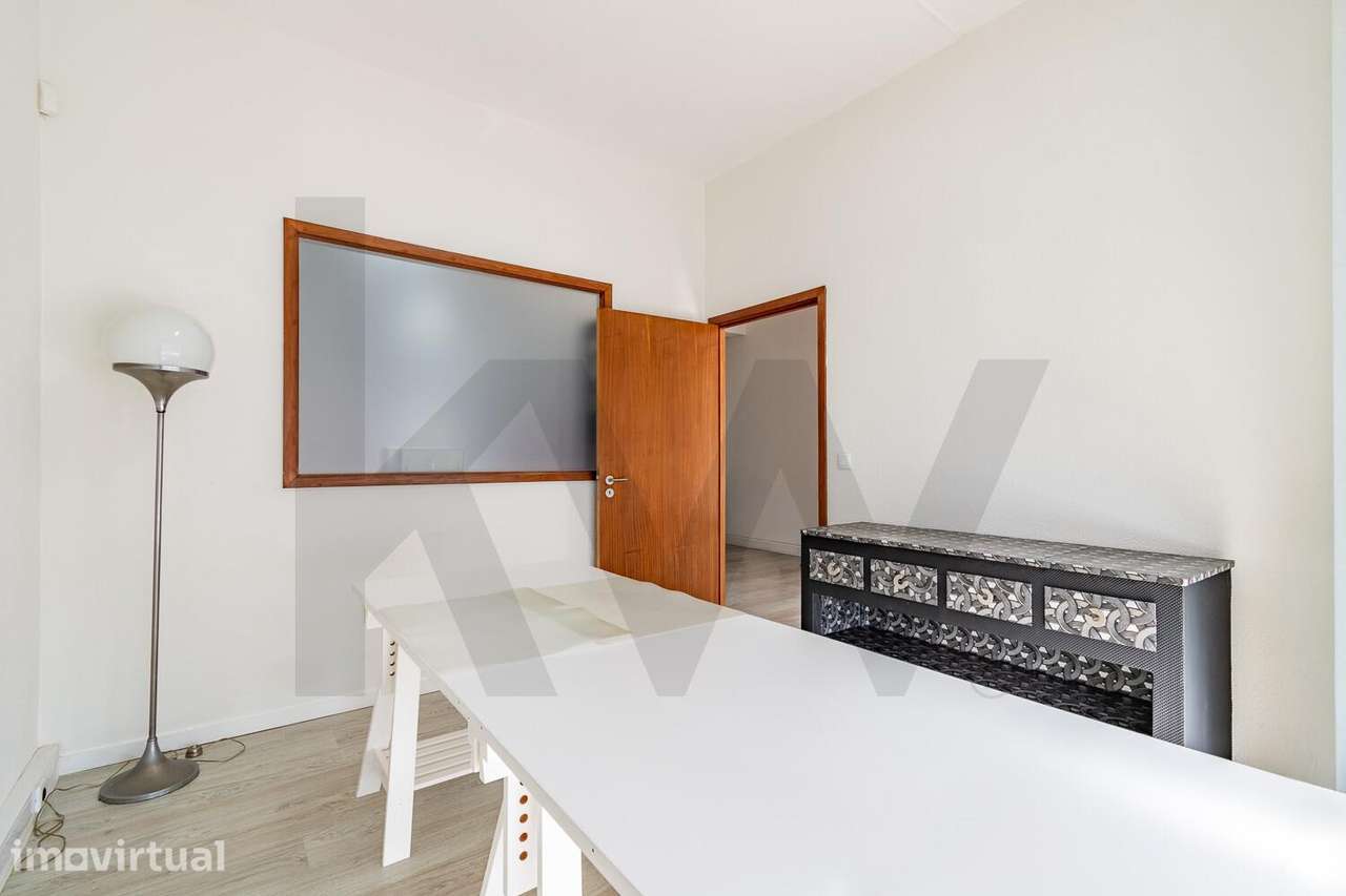 Escritório amplo com área de utilização 125m2 e Luz Natural junto à Es - Grande imagem: 2/21