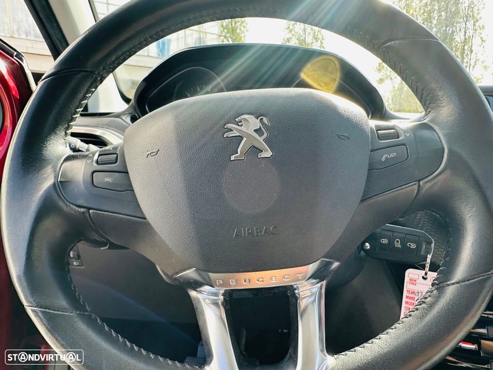 Peugeot 2008 1.2 PureTech Signature - 20