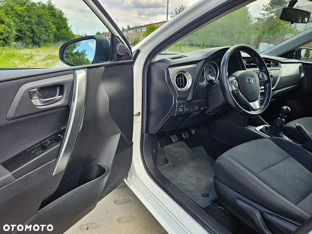 Toyota Auris 1.6 Executive - 27