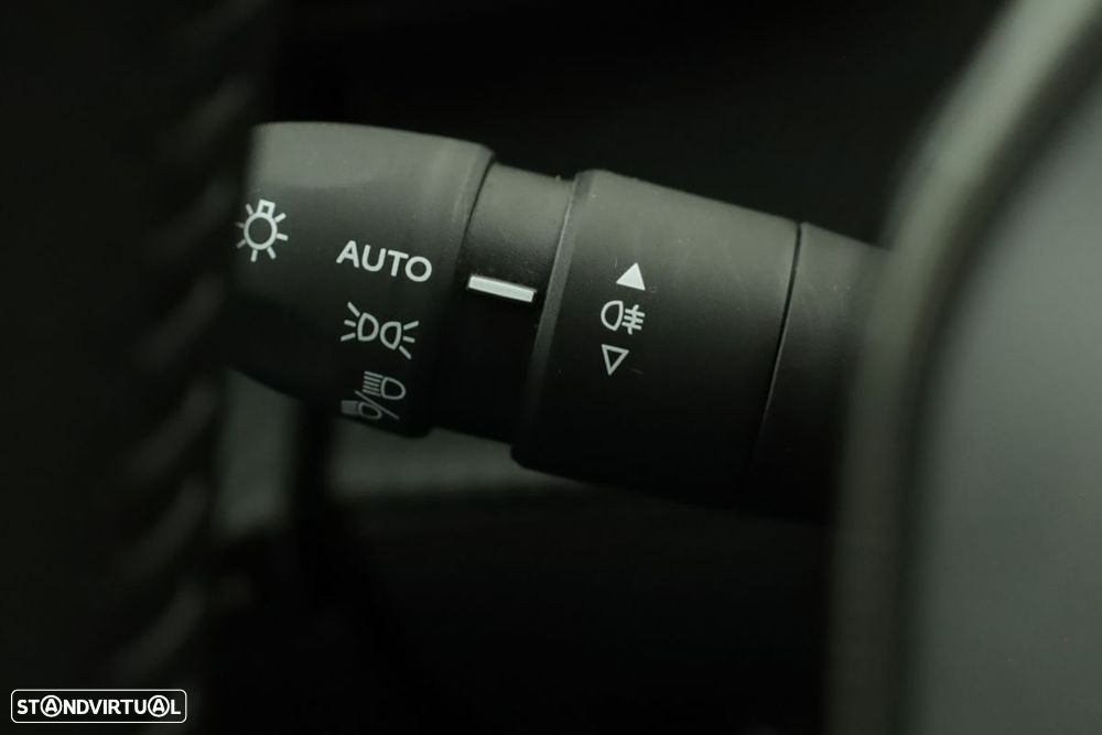 Peugeot 2008 1.2 PureTech Allure - 17