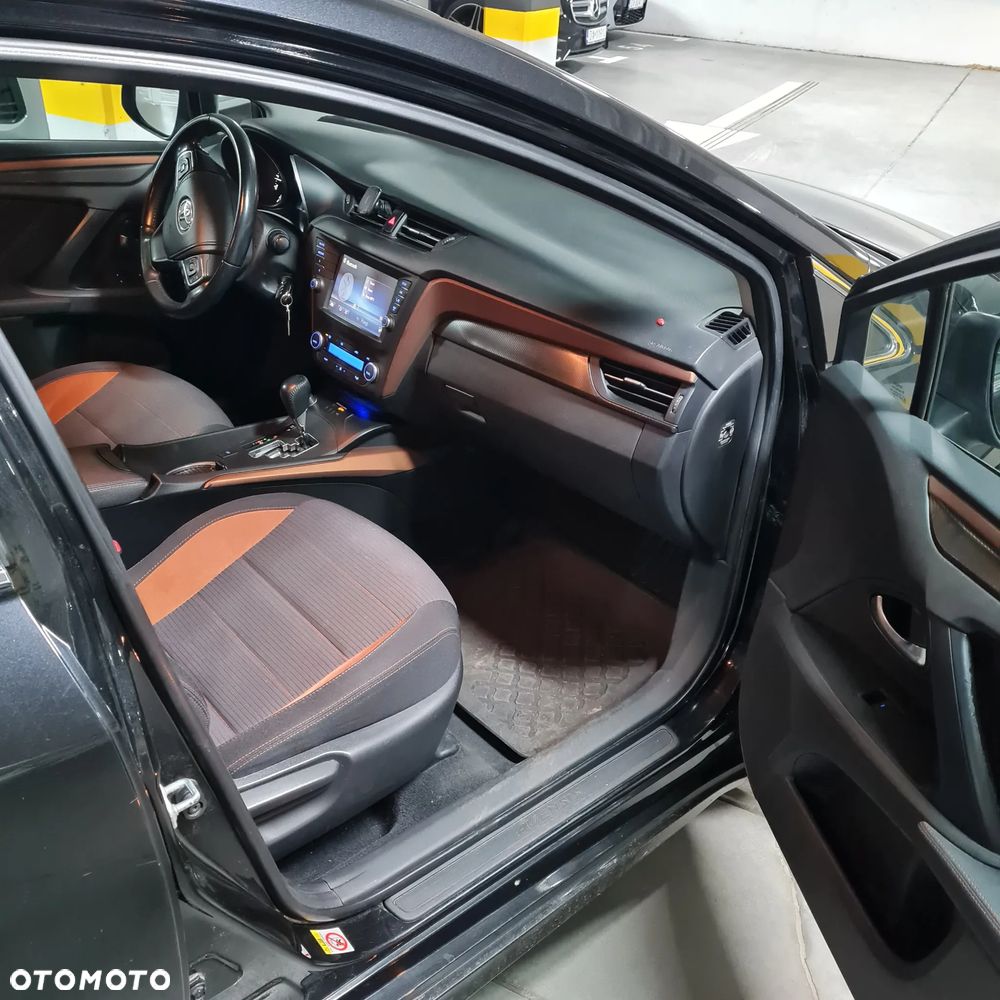 Toyota Avensis 1.8 Premium MS - 3