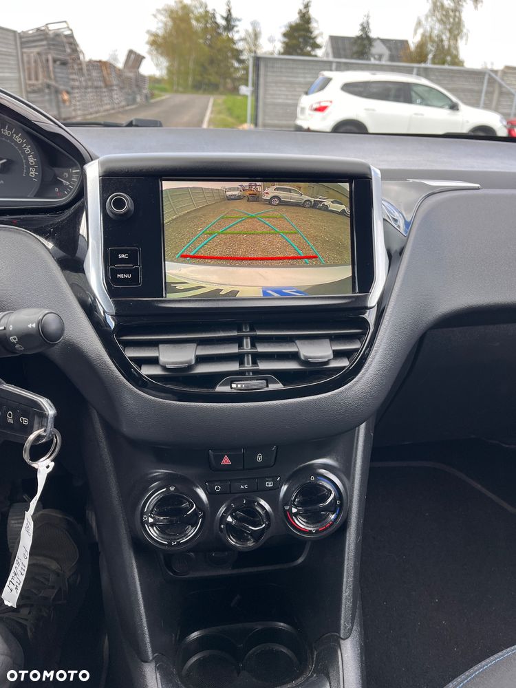 Peugeot 208 - 10
