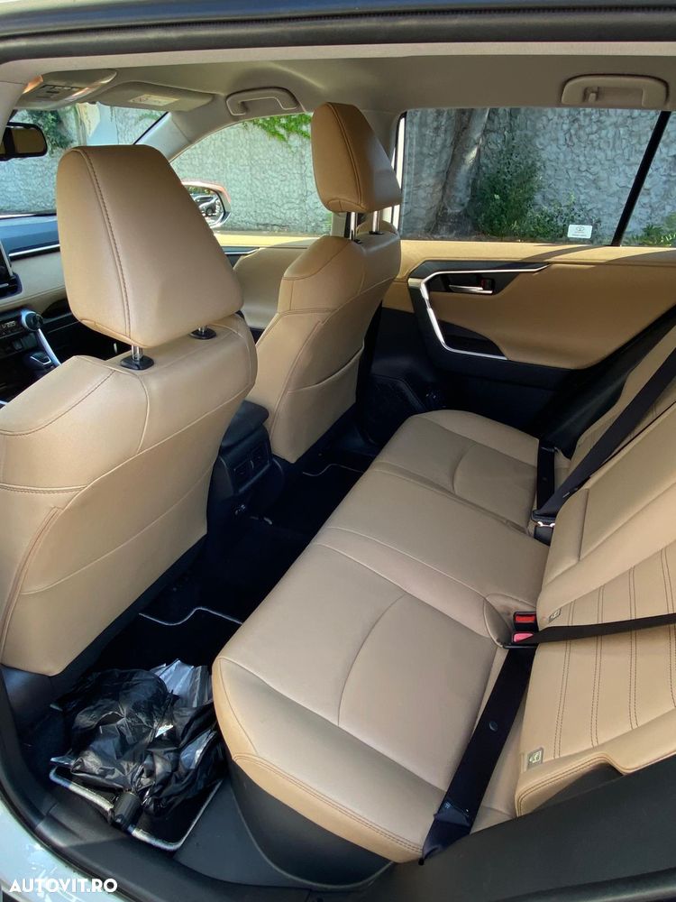Toyota RAV4 - 8