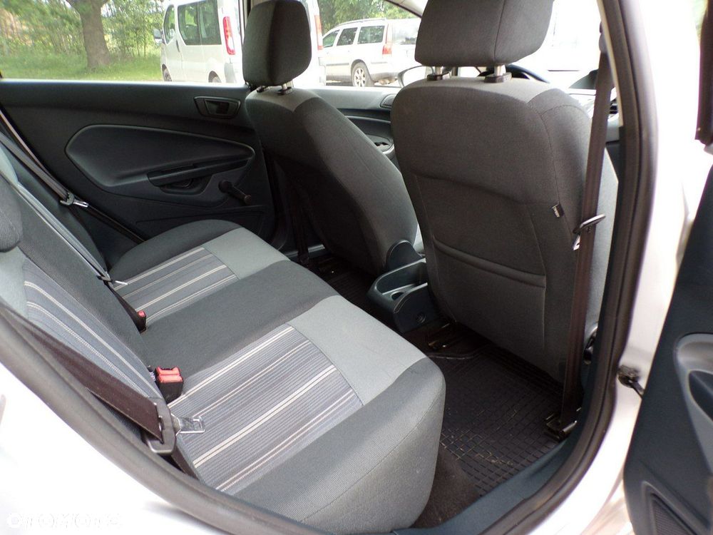 Ford Fiesta - 25