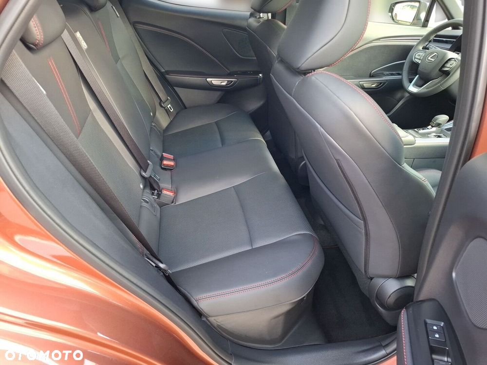 Lexus LBX 1.5 Hybrid Emotion - 28
