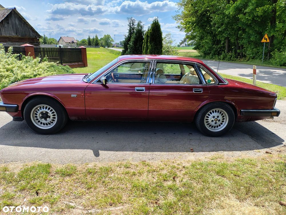 Jaguar XJ - 10