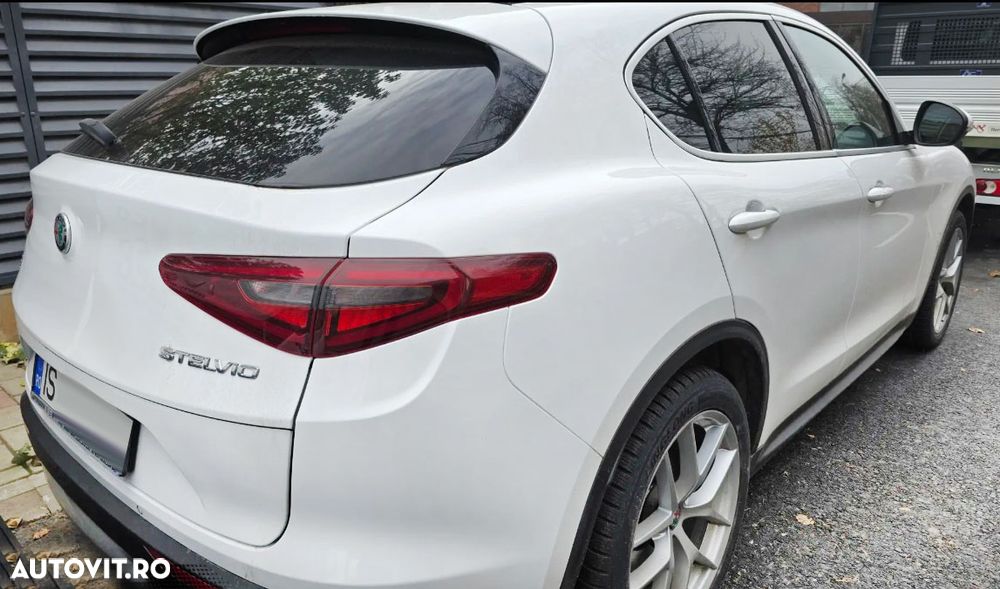 Alfa Romeo Stelvio 2.0 Turbo AWD AT8 First Edition - 3