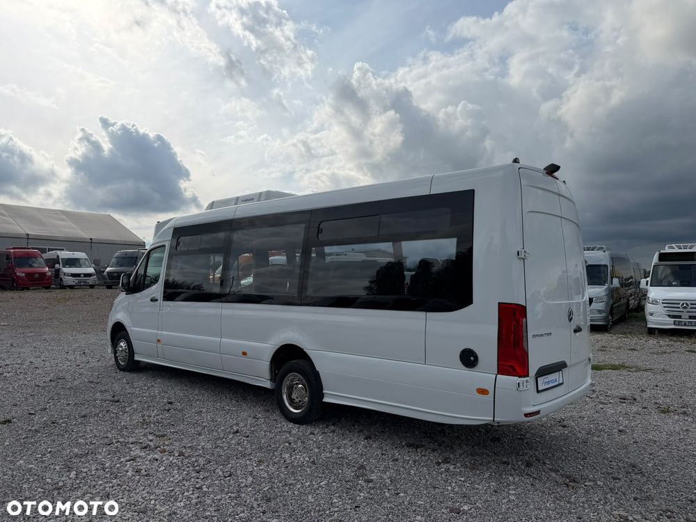 Mercedes-Benz Sprinter 517 - 8