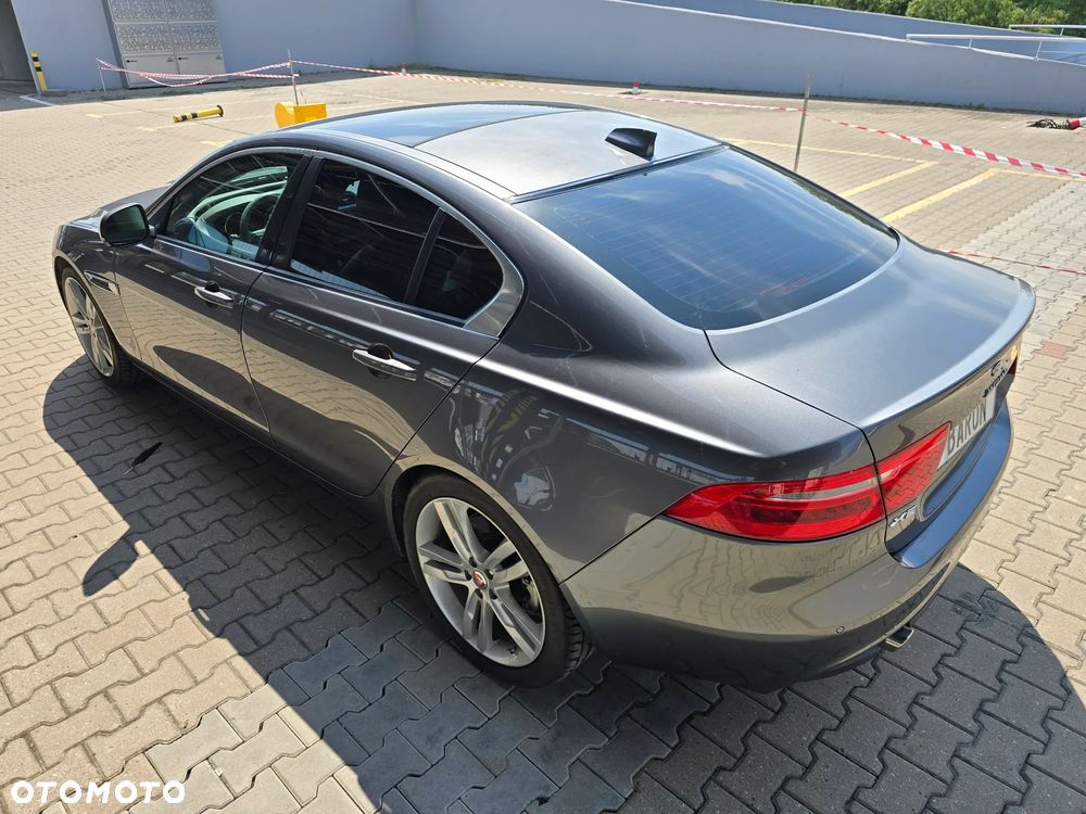 Jaguar XE S - 9