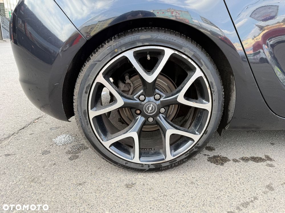 Opel Astra 1.6 T Cosmo - 14