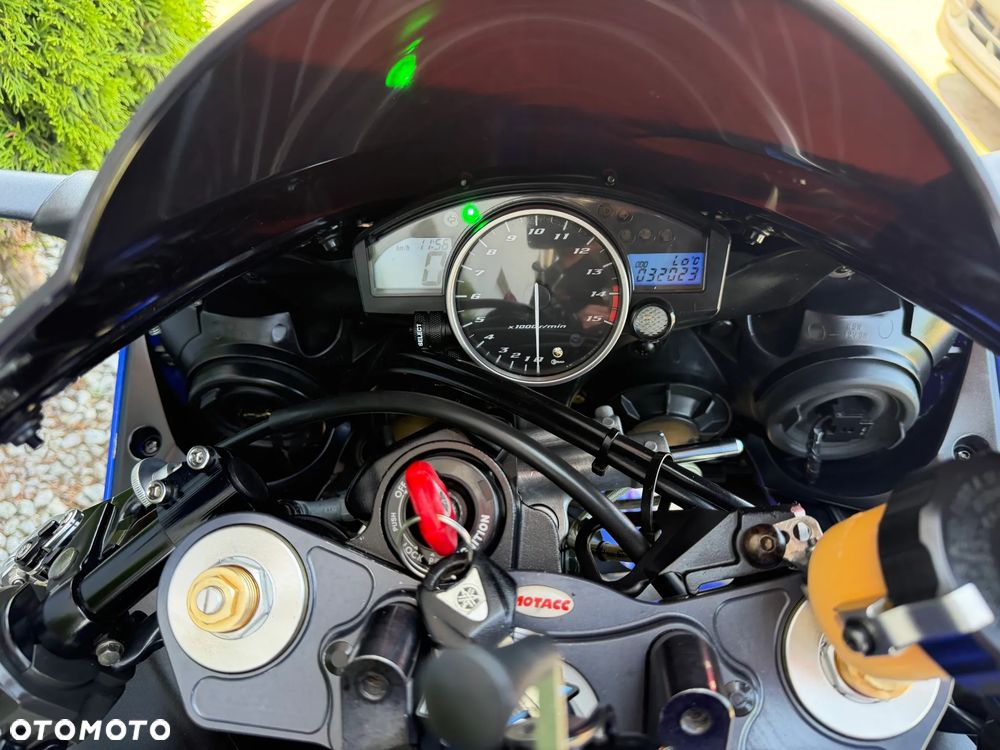 Yamaha R1 - 27