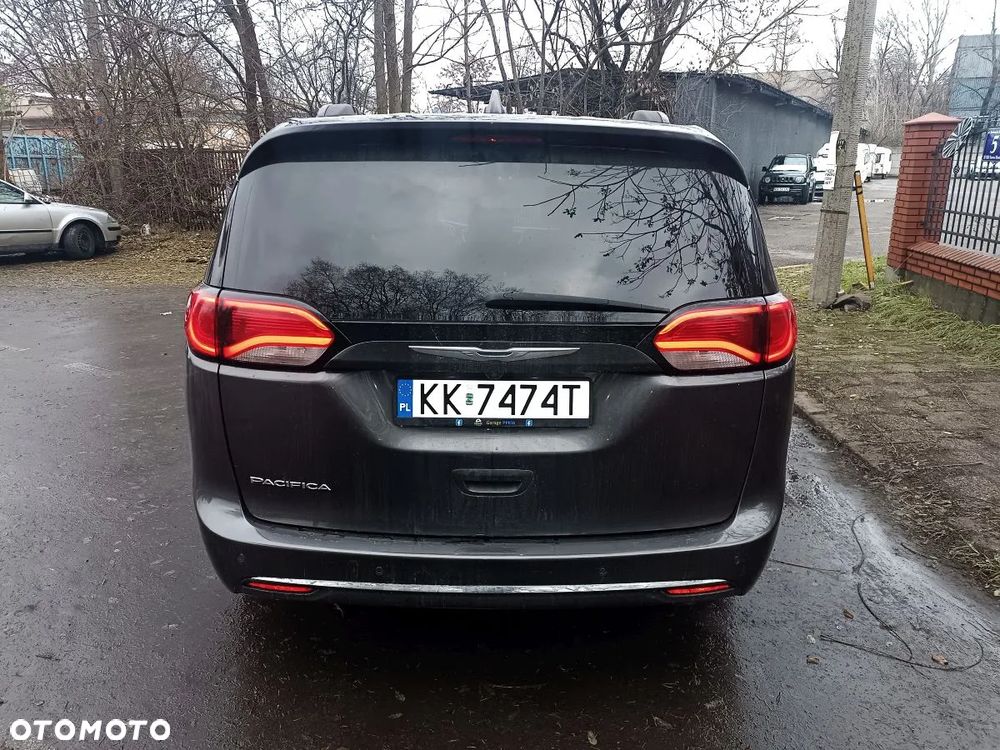 Chrysler Pacifica - 5