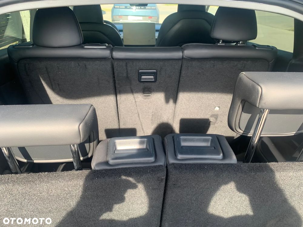 Tesla Model Y Long Range Dual Motor AWD - 29