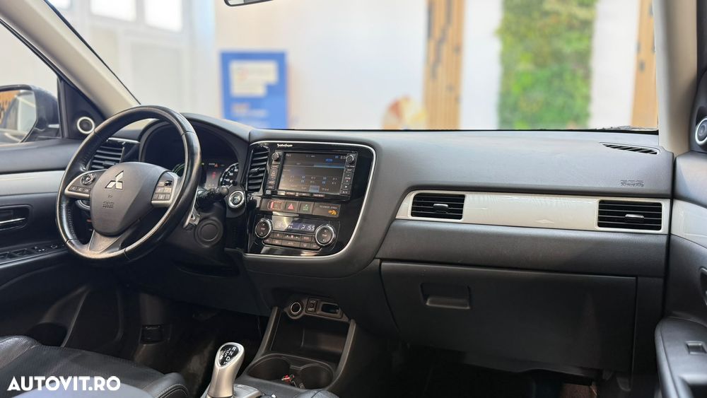 Mitsubishi Outlander - 7