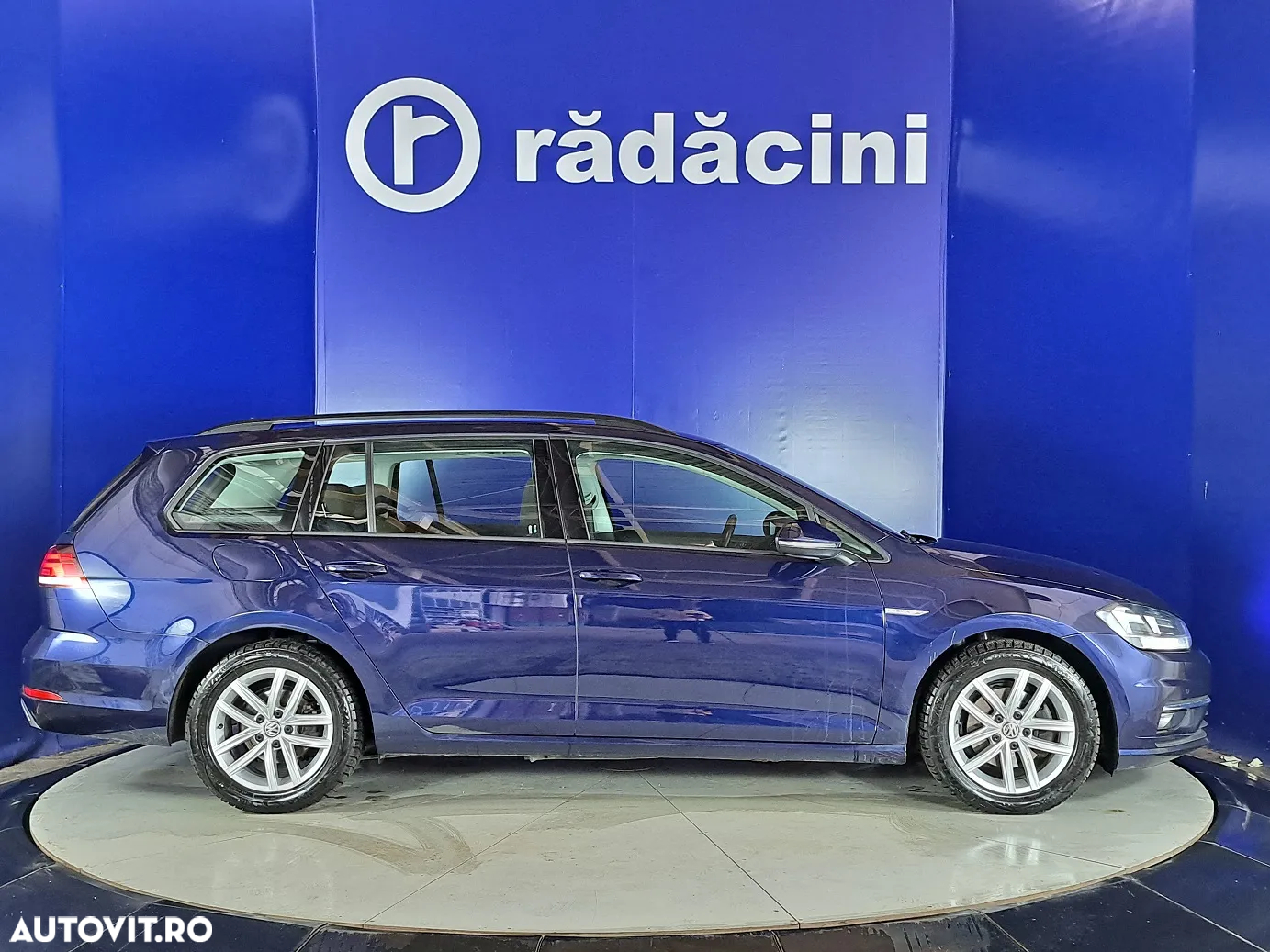 Volkswagen Golf - 6