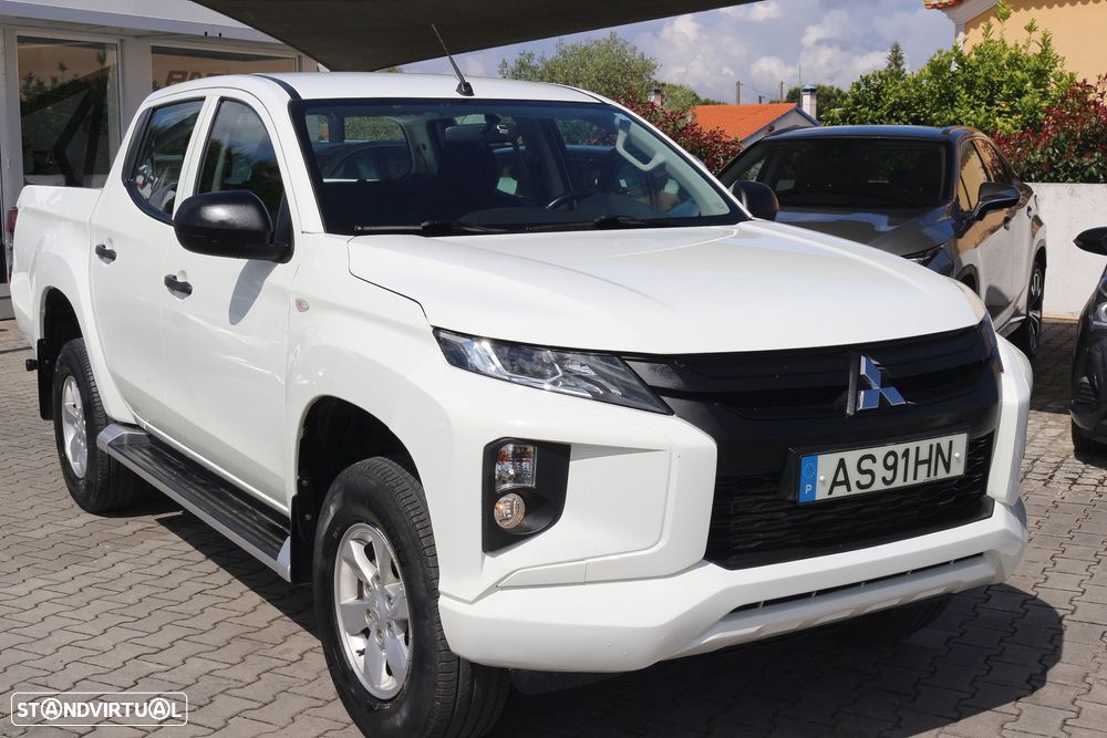Mitsubishi L200 2.3 DI-D Space Cab Invite Strakar Look 4WD - 4