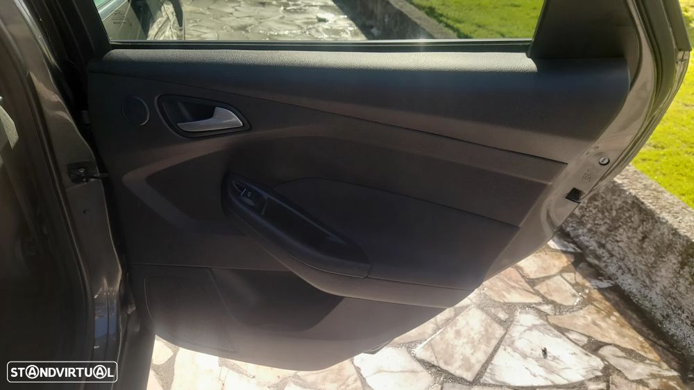 Ford Focus SW 1.0 SCTi Titanium - 40