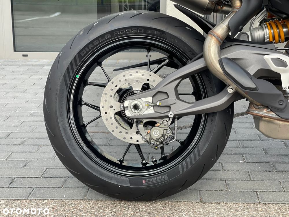 Ducati Streetfighter V2 - 2