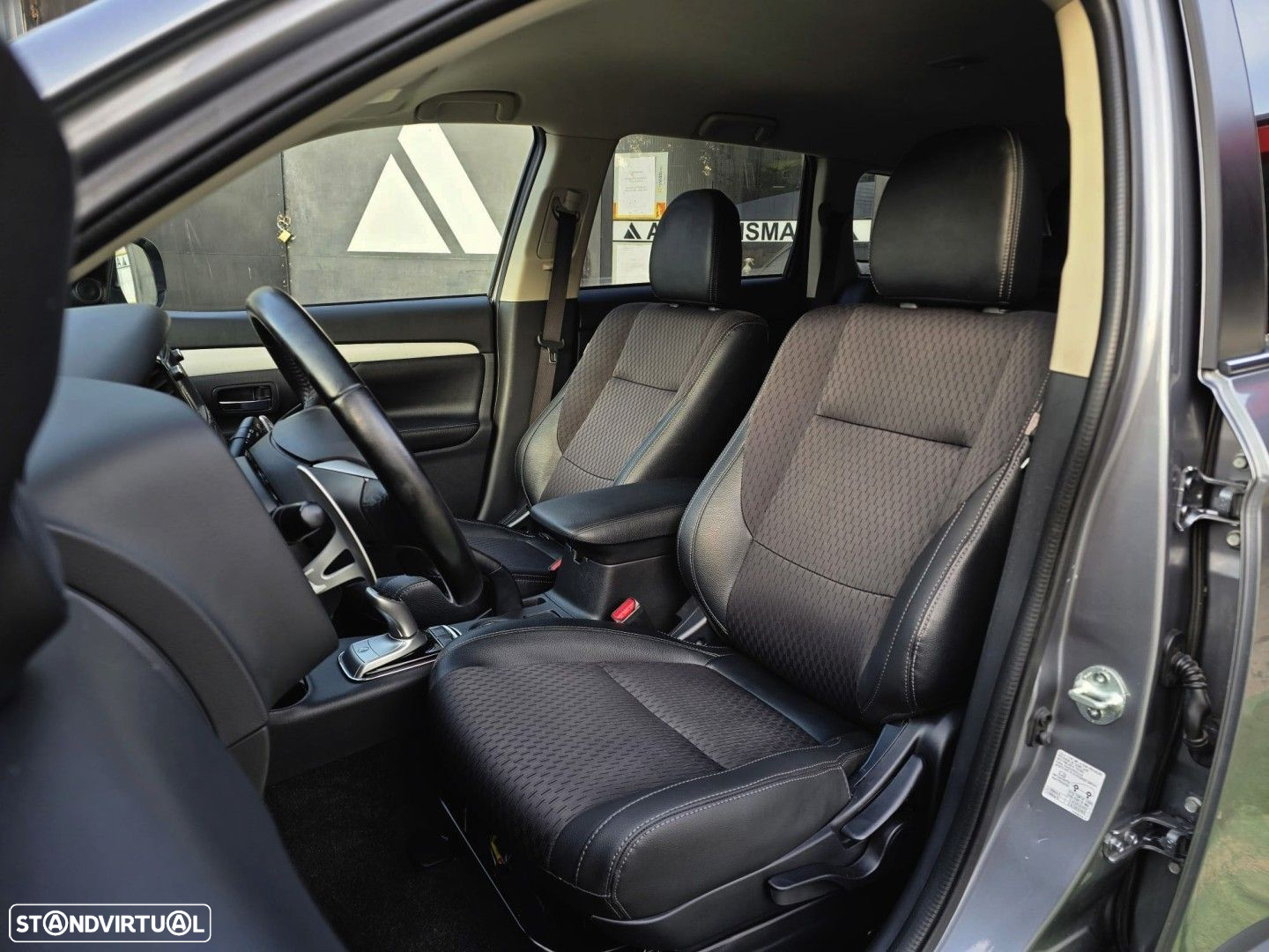 Mitsubishi Outlander 2.0 MIVEC Intense+ - 24