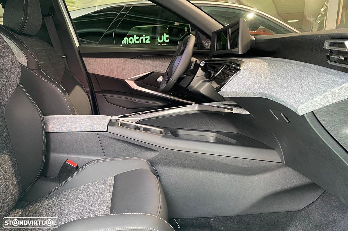 Peugeot 3008 1.2 Hybrid Allure e-DCS6 - 13