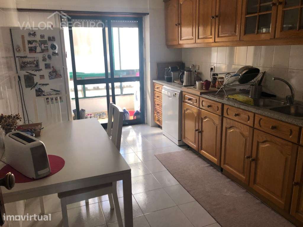 Apartamento T2 com parqueamento e arrecadação em Alverca do Ribatejo - Grande imagem: 2/19