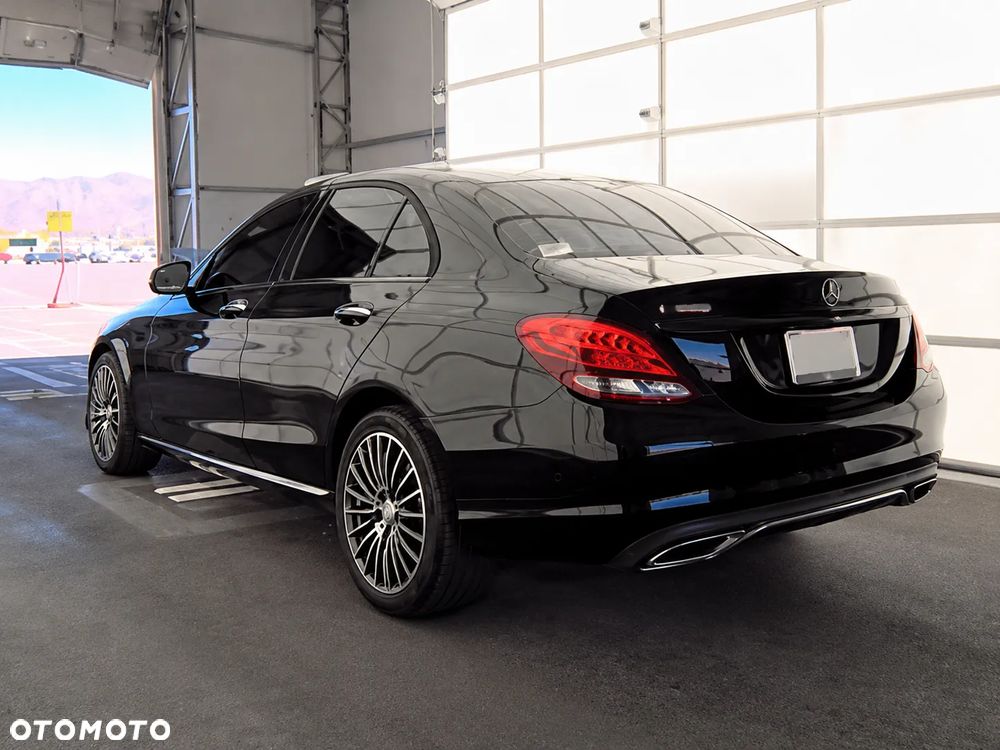 Mercedes-Benz Klasa C 300 7G-TRONIC AMG Line - 3