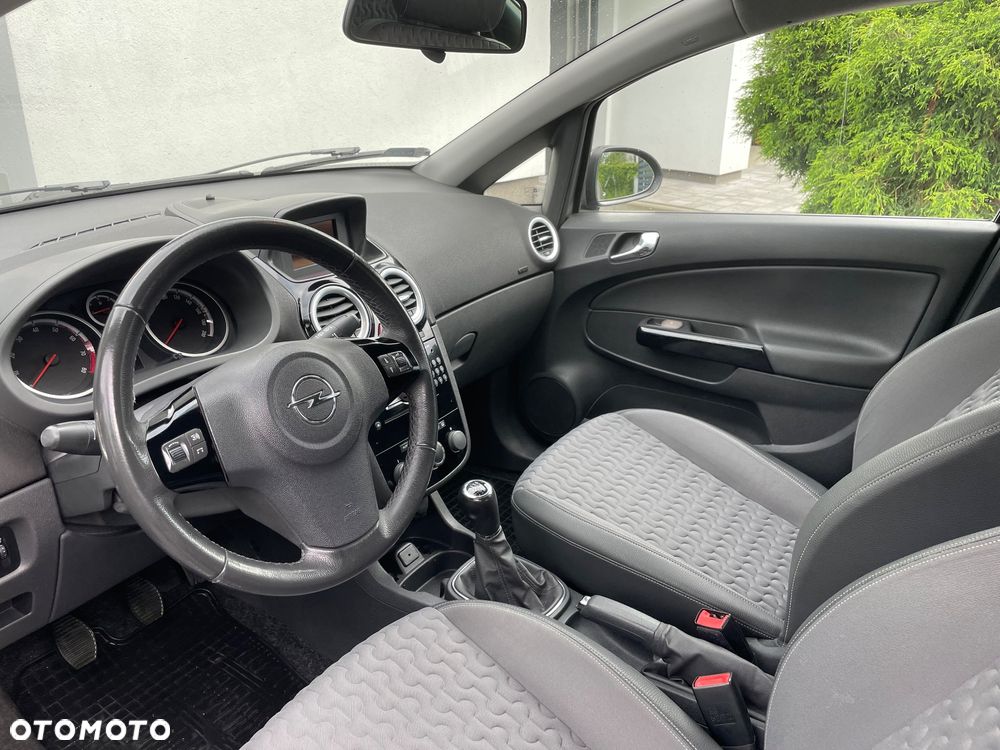 Opel Corsa 1.4 16V Cosmo - 5