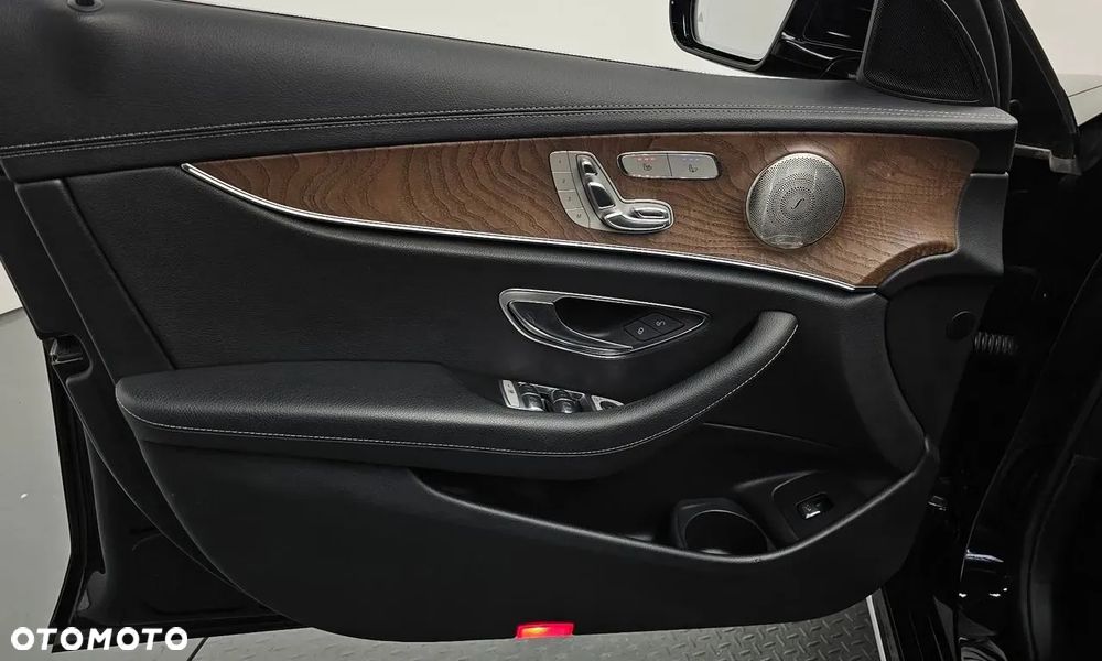 Mercedes-Benz Klasa E 220 d 4Matic 9G-TRONIC Exclusive - 23