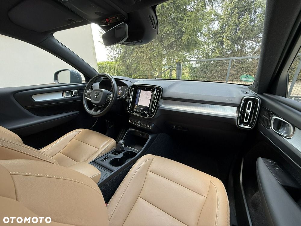 Volvo XC 40 D4 AWD Momentum Pro - 21