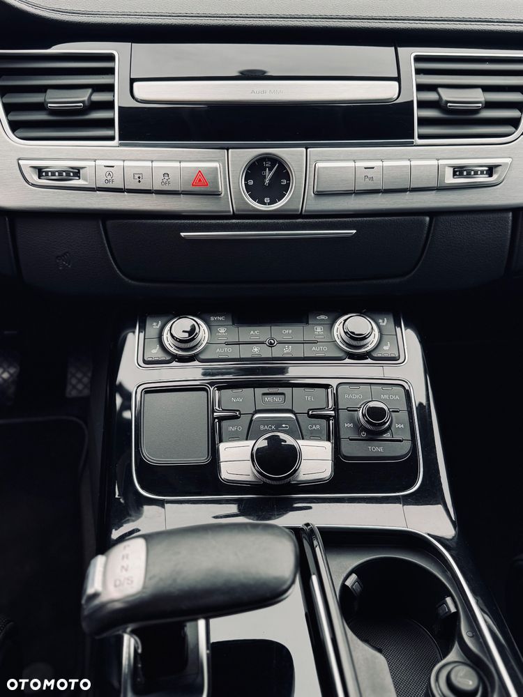 Audi A8 4.2 TDI DPF (clean diesel) quattro tiptronic - 11