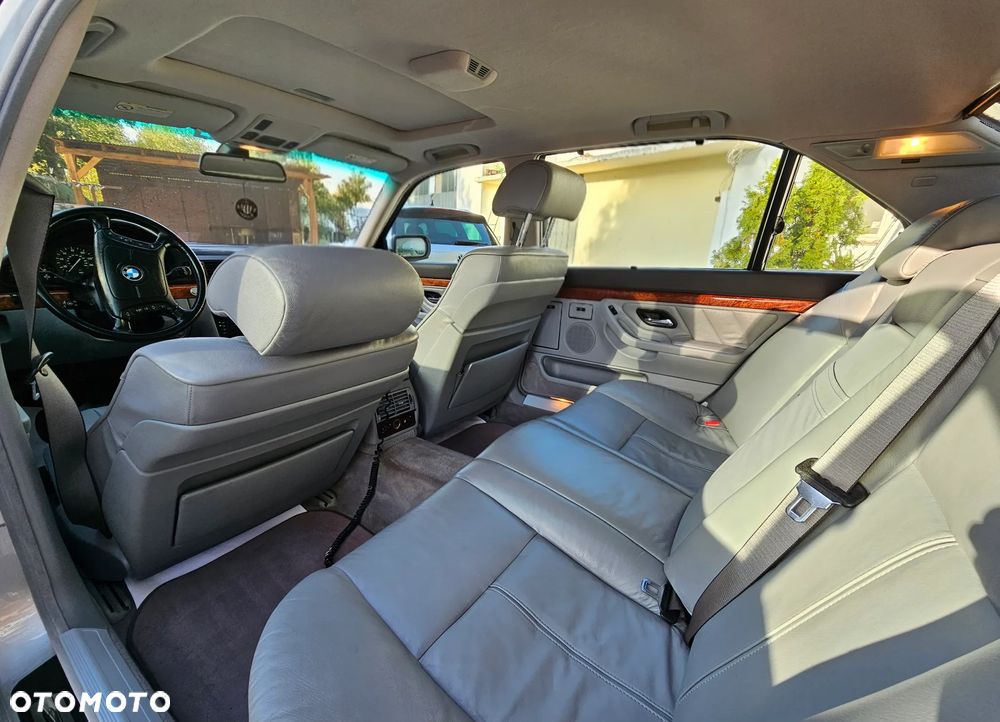 BMW Seria 7 740iL - 8