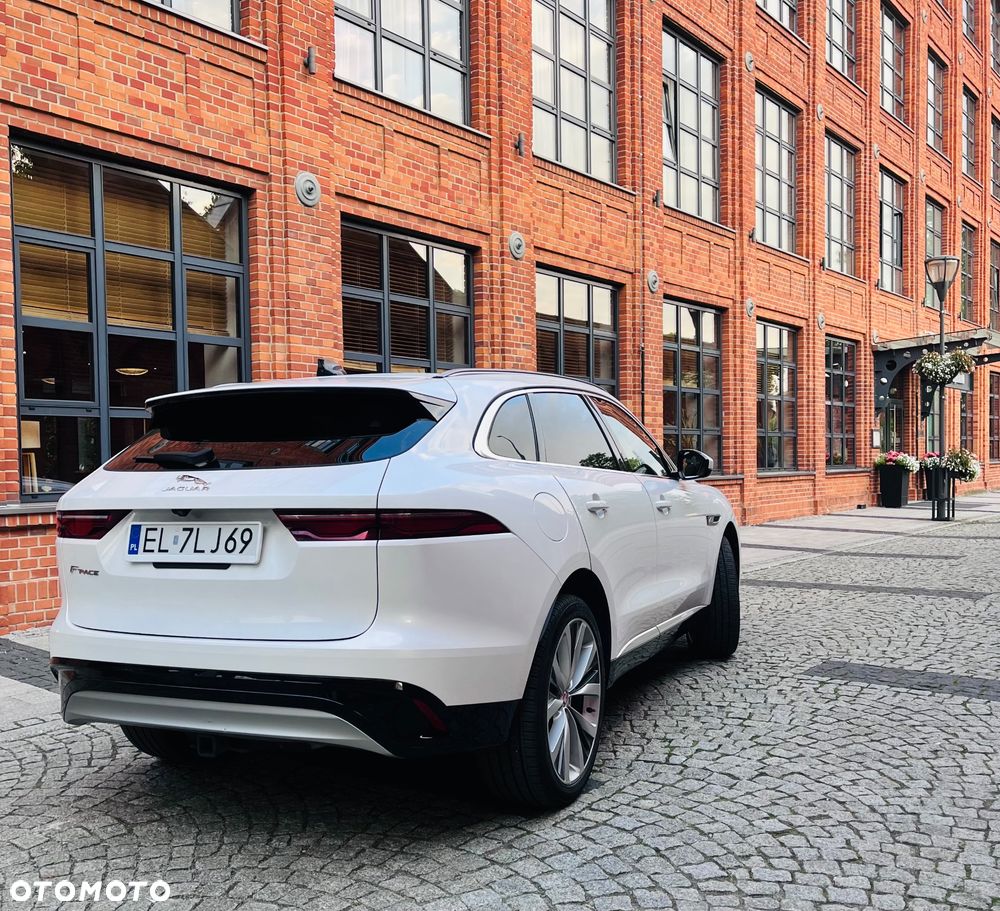 Jaguar F-Pace P250 AWD R-Dynamic S - 4