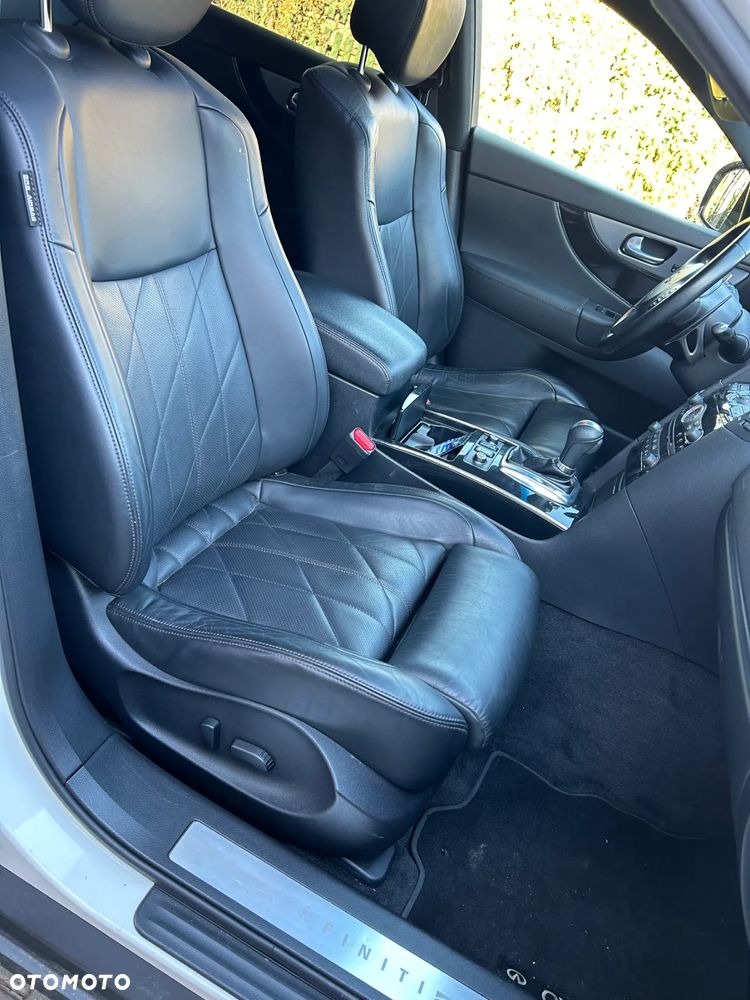 Infiniti QX70 3.7 S Premium - 17