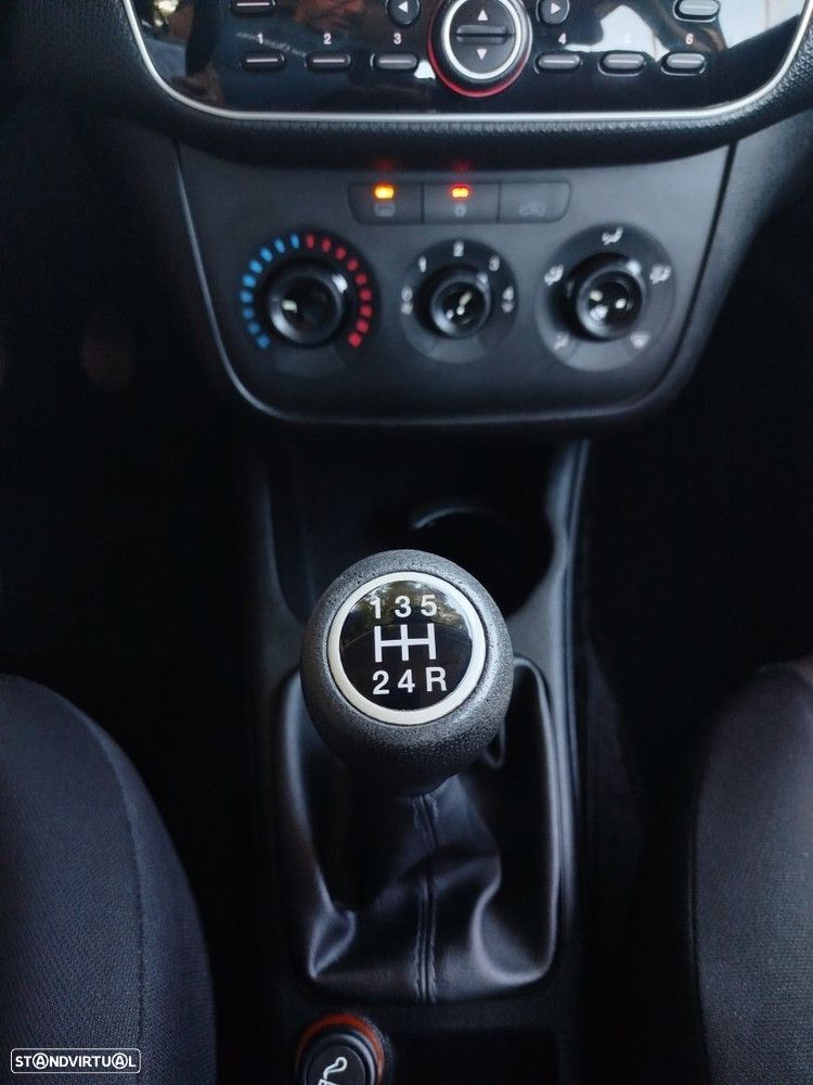 Fiat Punto 1.3 M-Jet Lounge S&S - 27