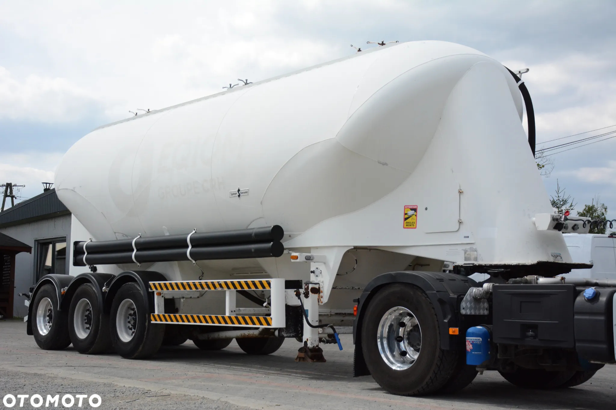 Spitzer SF 2437 PI / Cementonaczepa / 2008r / 37000l / 3 komorowa / Bardzo dobry stan - 2